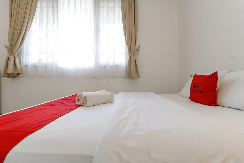 Reddoorz Plus @ Tendean Jacarta Exterior foto