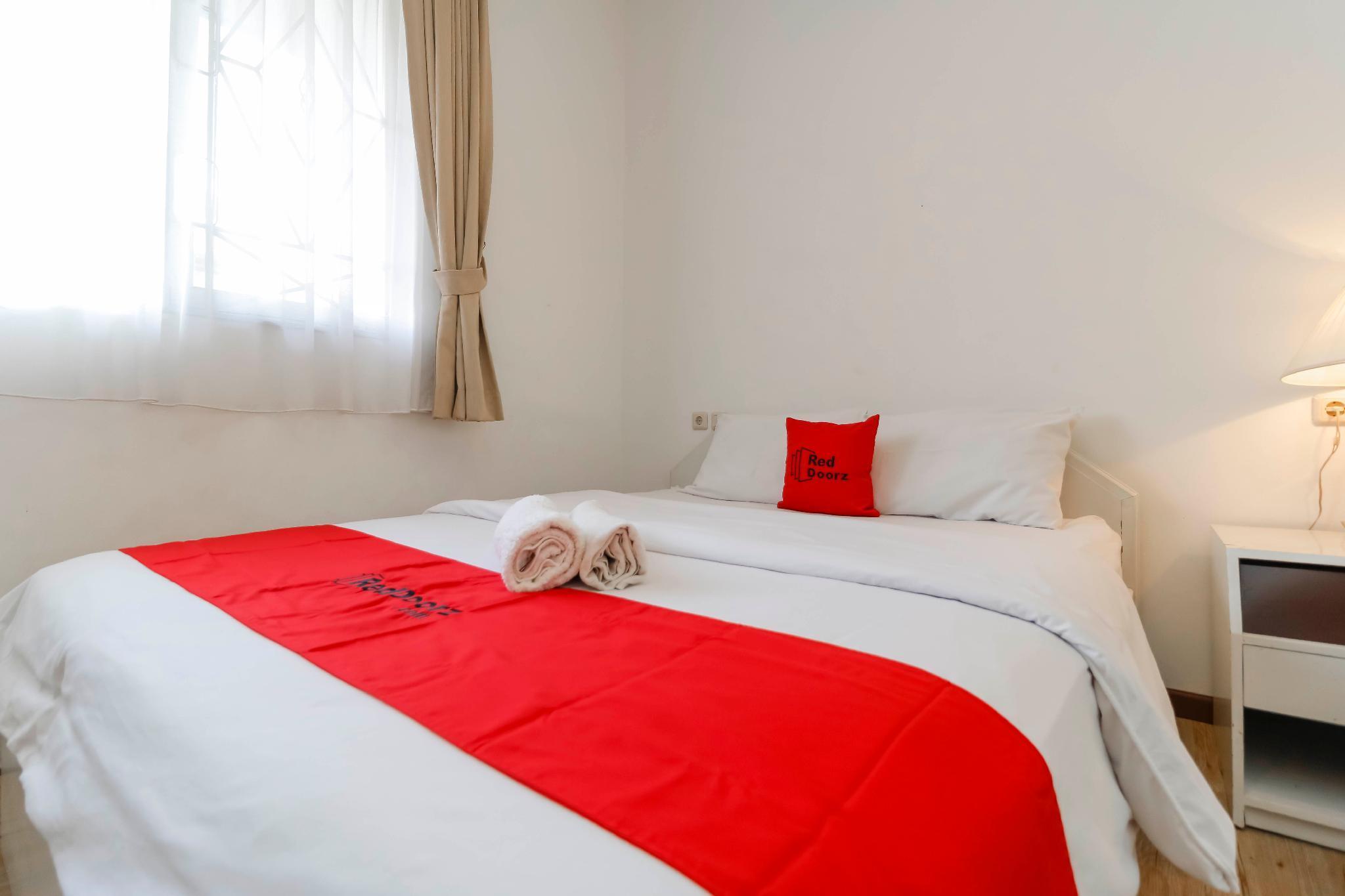 Reddoorz Plus @ Tendean Jacarta Exterior foto