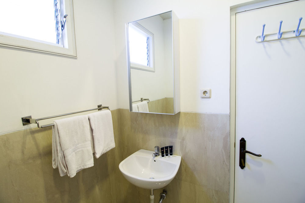 Reddoorz Plus @ Tendean Jacarta Exterior foto