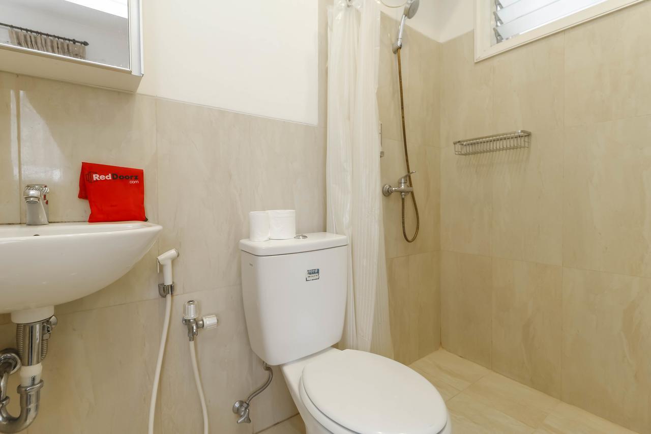 Reddoorz Plus @ Tendean Jacarta Exterior foto