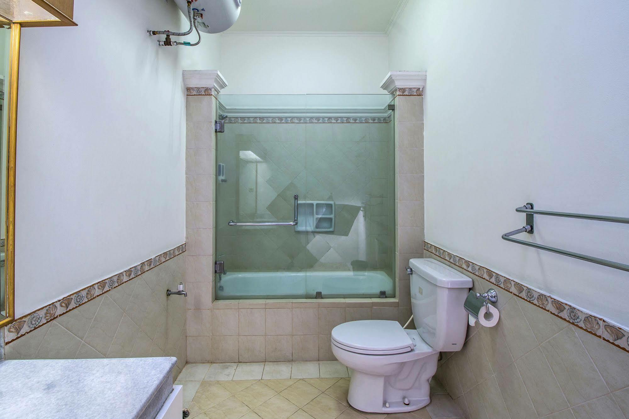 Reddoorz Plus @ Tendean Jacarta Exterior foto