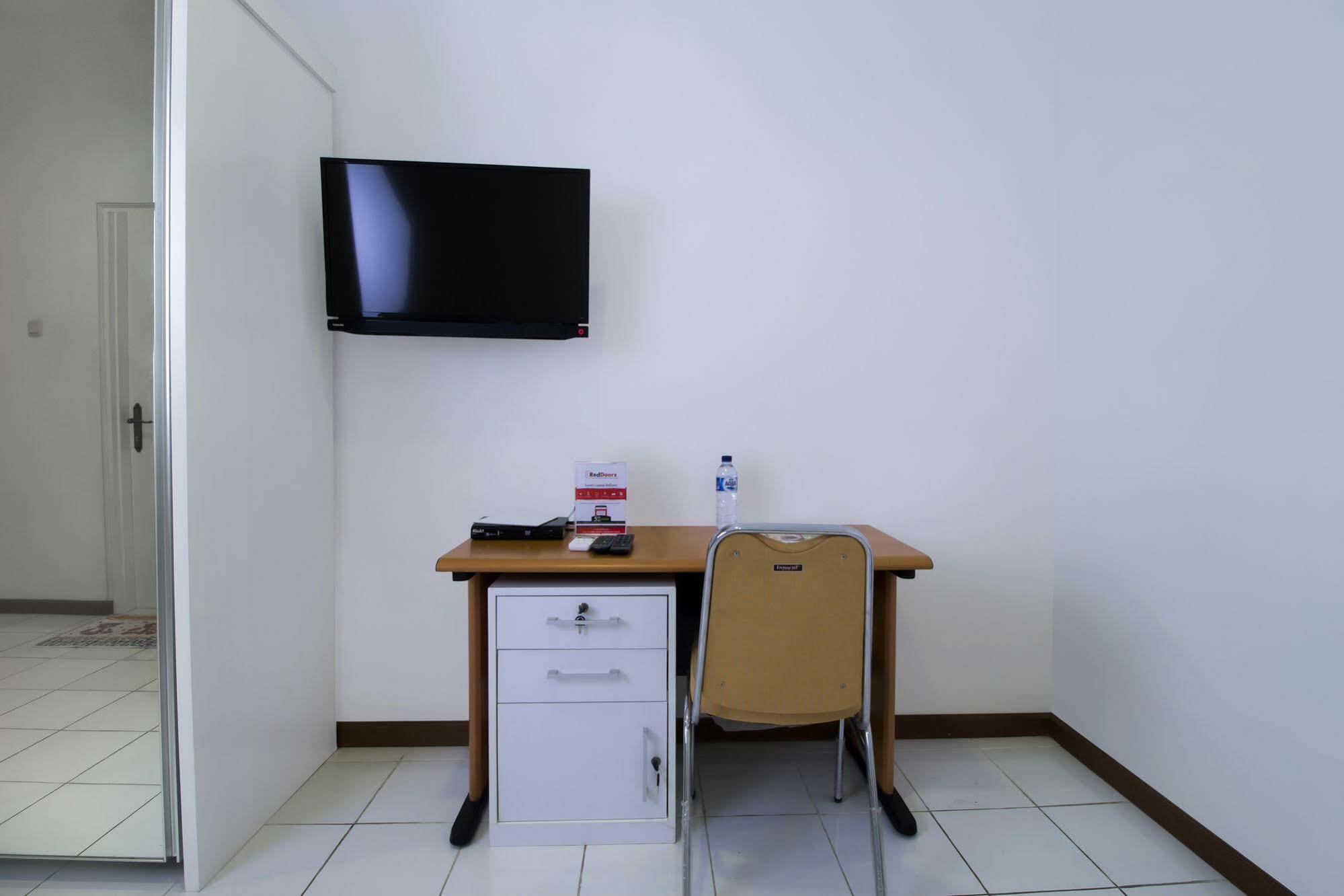 Reddoorz Plus @ Tendean Jacarta Exterior foto