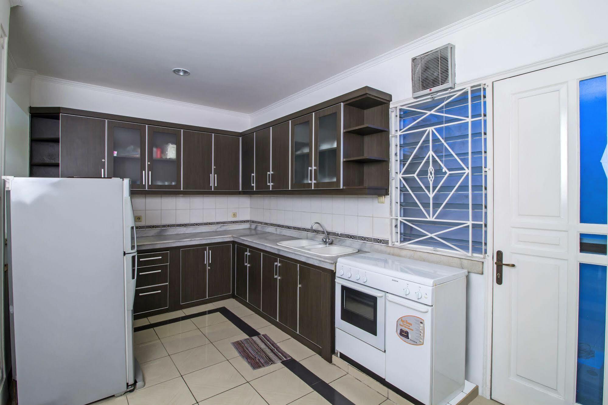 Reddoorz Plus @ Tendean Jacarta Exterior foto